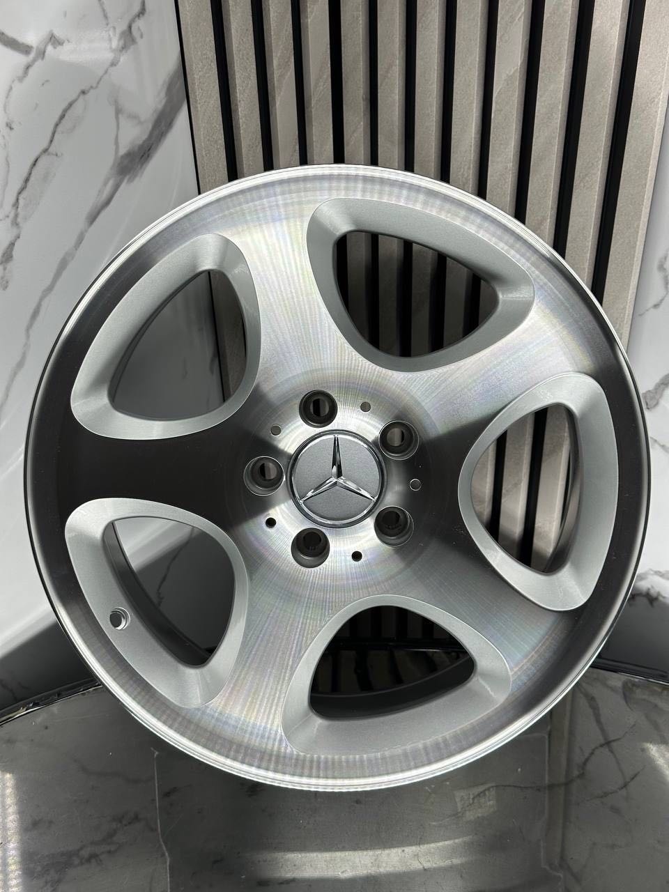 Top Grade Top Grade 8x17/5x112 D66.6 ET37 4 диска серебристый