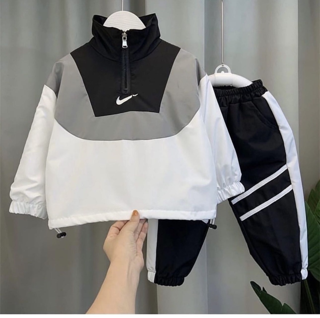 Спортивный костюм белый