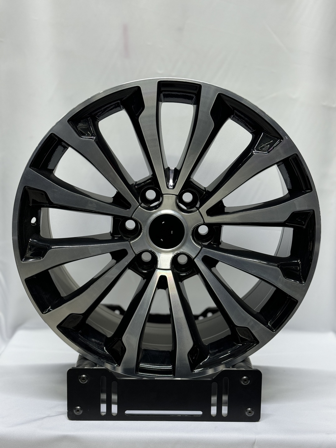 Top Grade Top Grade 8.5x20/6x139.7 D106.1 ET25 4 диска черный, серебристый