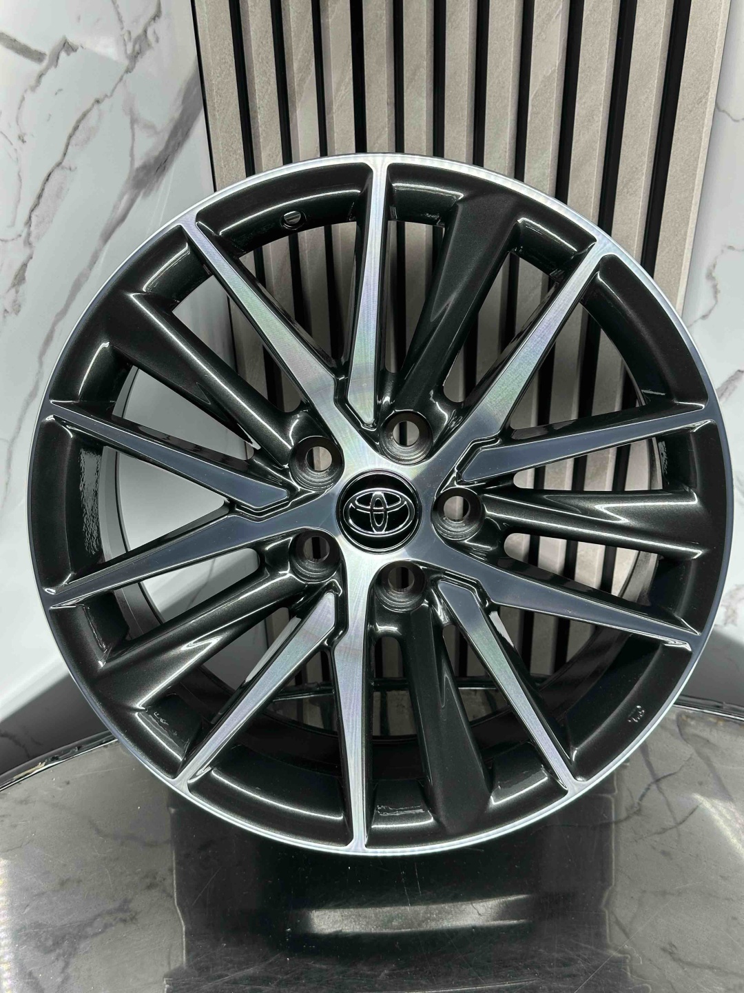 Top Grade toyota h893f 8x18/5x114.3 D60.1 ET50 4 диска серебристый, графит