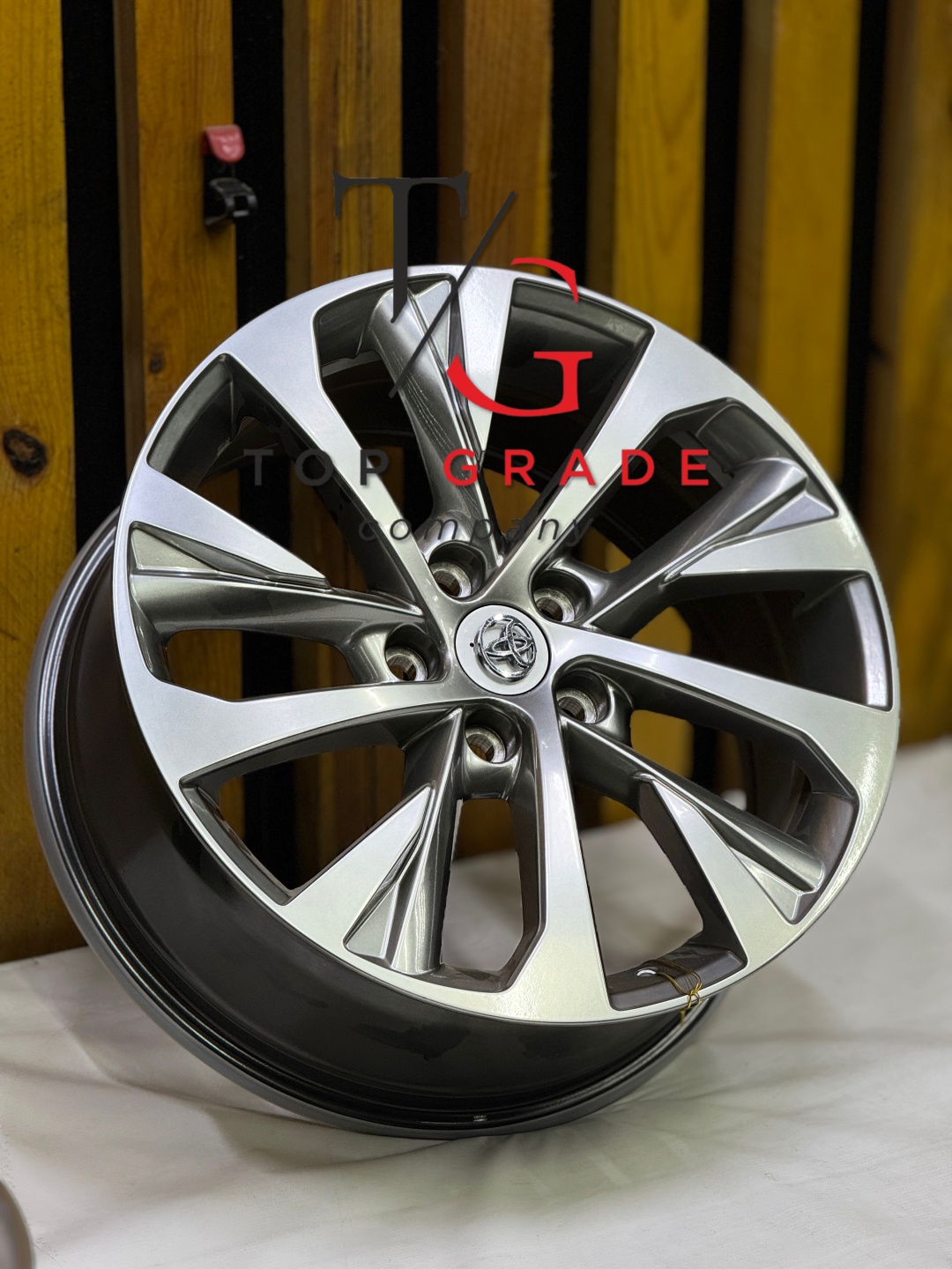 Toyota TG0085 7.5x18/5x114.3 D60.1 ET45 4 диска графит