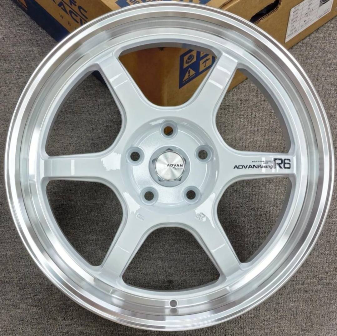 Купить ADVAN ADVAN Racing R6 8.5x18/5x114.3 D73.1 ET35 4 диска белый в ...