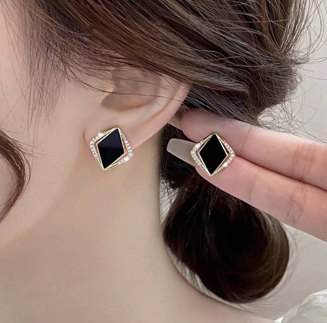 Серьги LAREY бижутерный сплав, эмаль, стразы