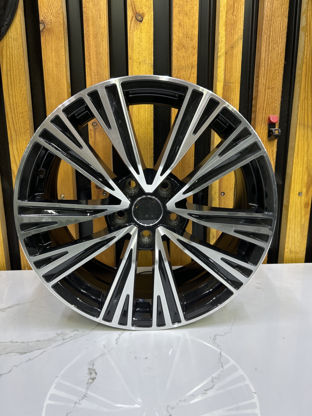 LKN Lkn07 7.5x17/5x112 D66.6 ET35 4 диска черный, серебристый