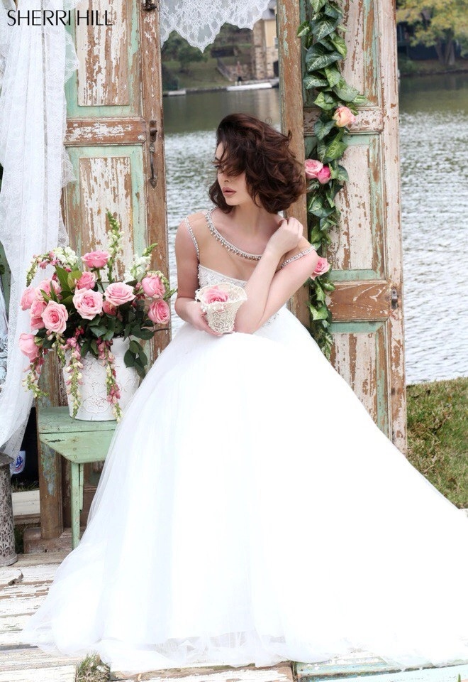 Вечернее платье SHERRI HILL белый