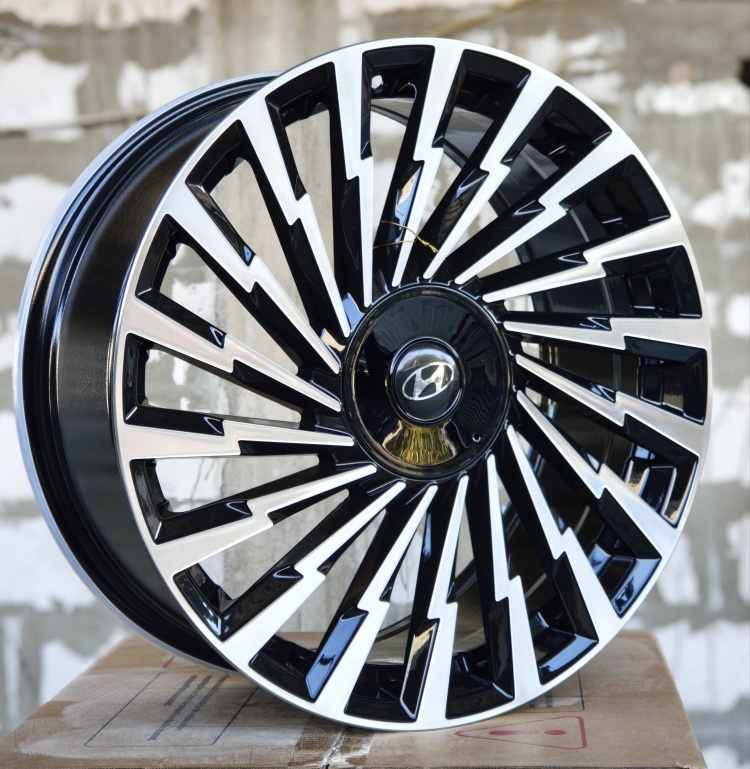 Hyundai 097 T/G 8x20/5x114.3 D67.1 ET35 4 диска серебристый, черный