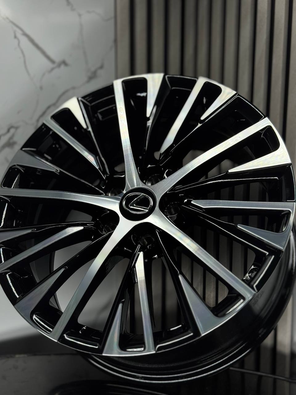 Top Grade Lexus H952F 8x20/5x114.3 D60.1 ET30 4 диска серебристый, черный