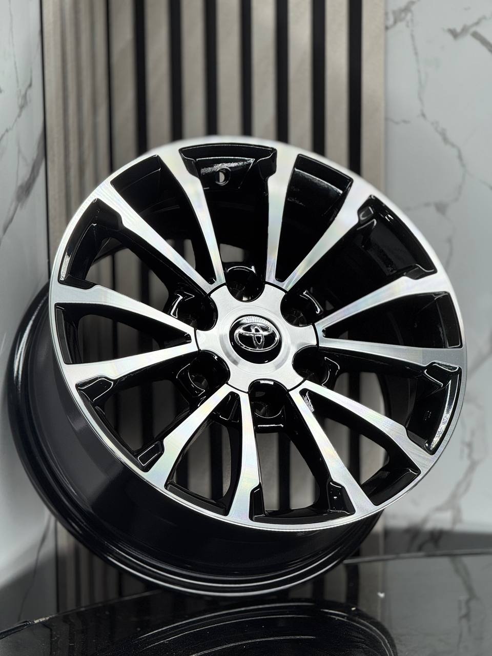 Top Grade Toyota 075-7 7.5x17/6x139.7 D106.1 ET25 4 диска черный, серебристый