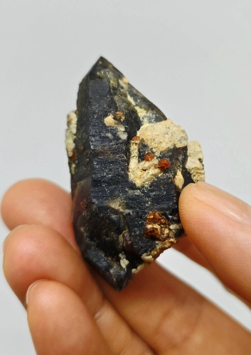 Морион, спессартин Stoneblazar 4054 красный, оранжевый, черный 1 шт.
