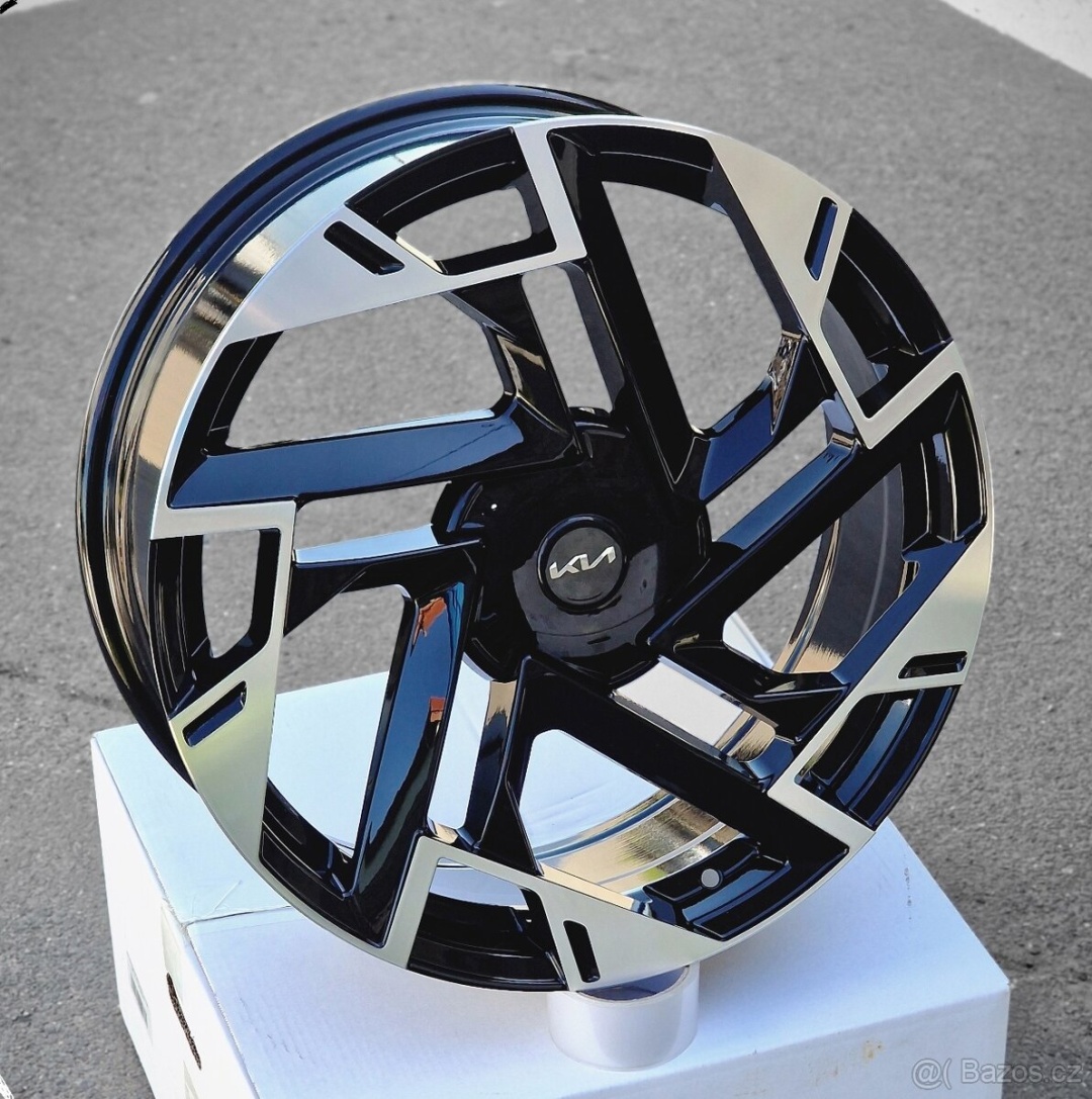 Rainbow Dance KIA SPORTAGE 7.5x19/5x114.3 D67.1 ET51 4 диска черный, серебристый