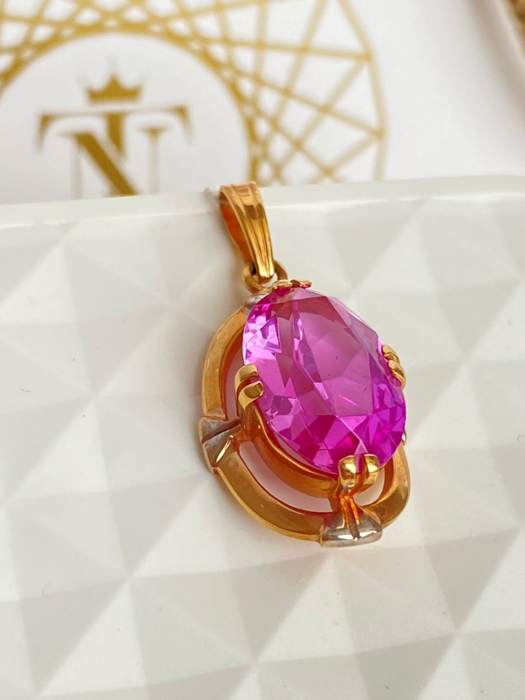 Подвеска Русские самоцветы 05496 вес 4.85 г золото, корунд