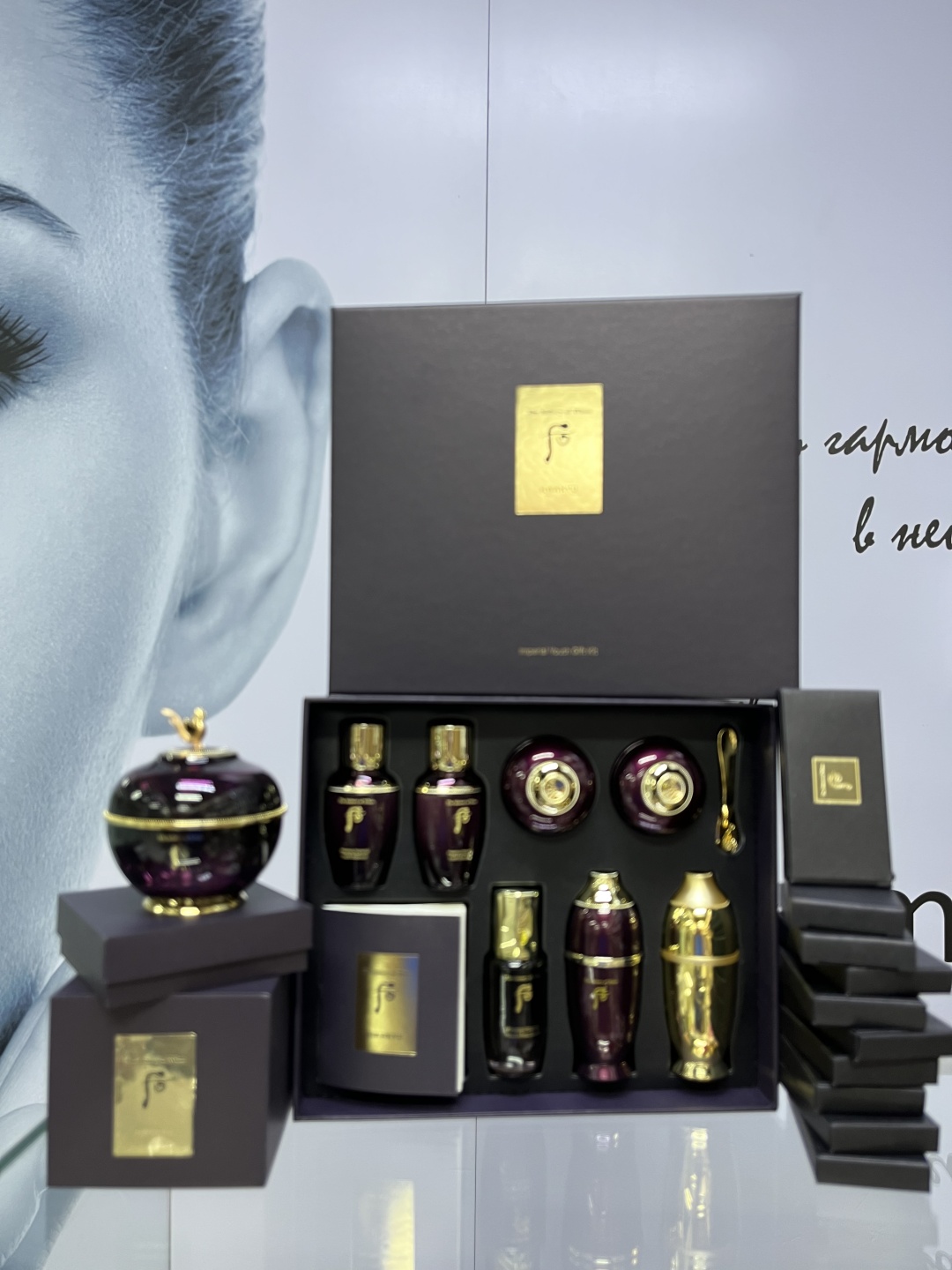 The History of Whoo Hwanyu Imperial Youth набор по уходу за лицом для женщин