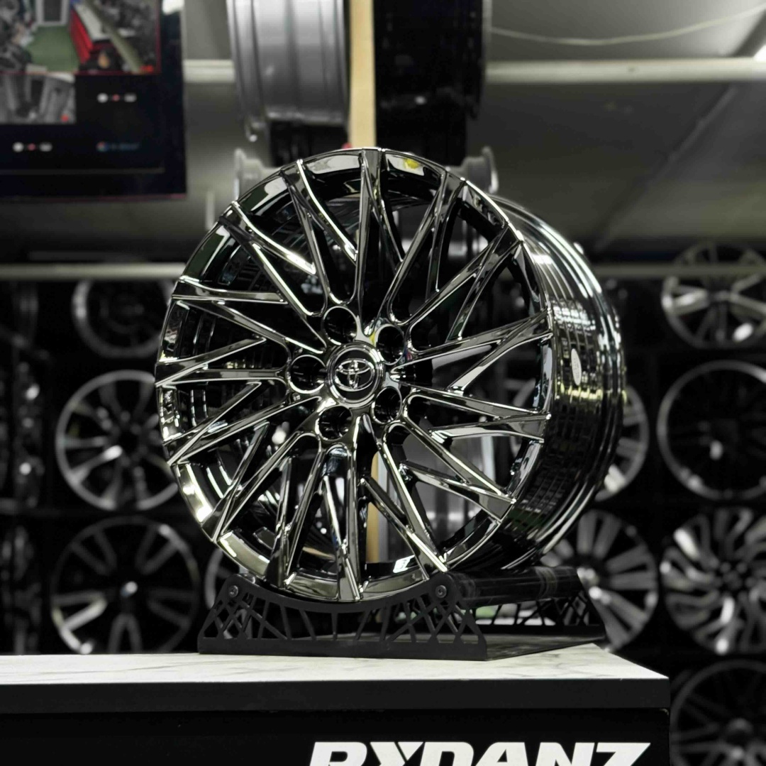 RNO XF048 8x18/5x114.3 D60.1 ET38 4 диска хром