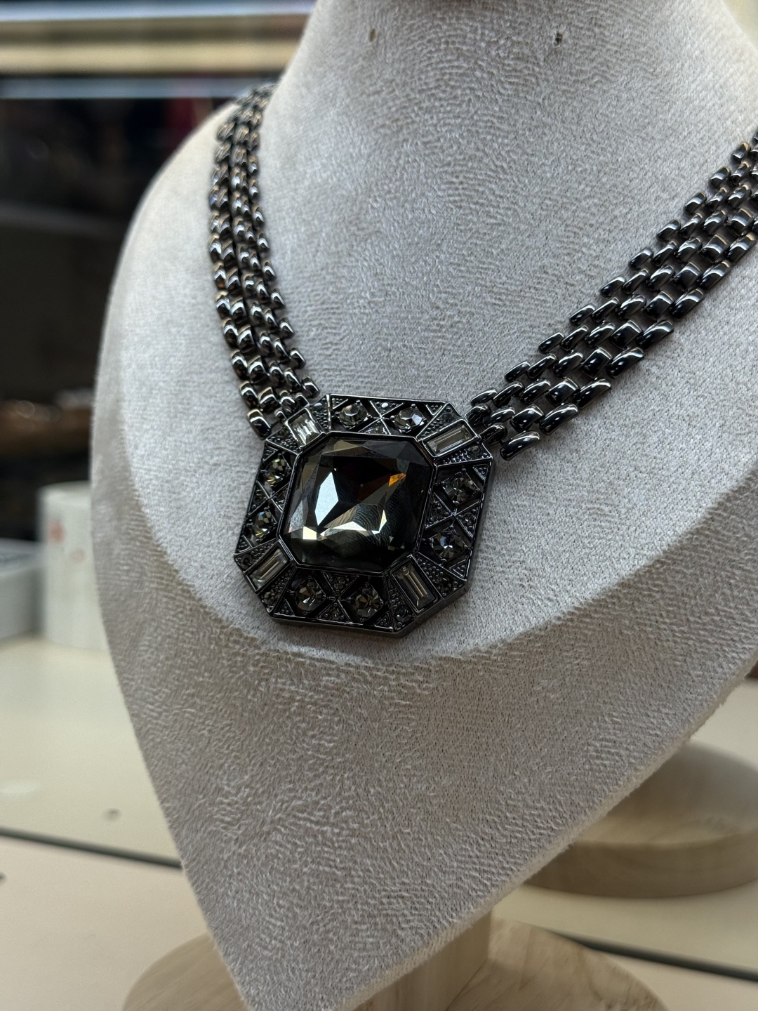 Колье длина 45 см бижутерный сплав, медицинская сталь, кристаллы Swarovski