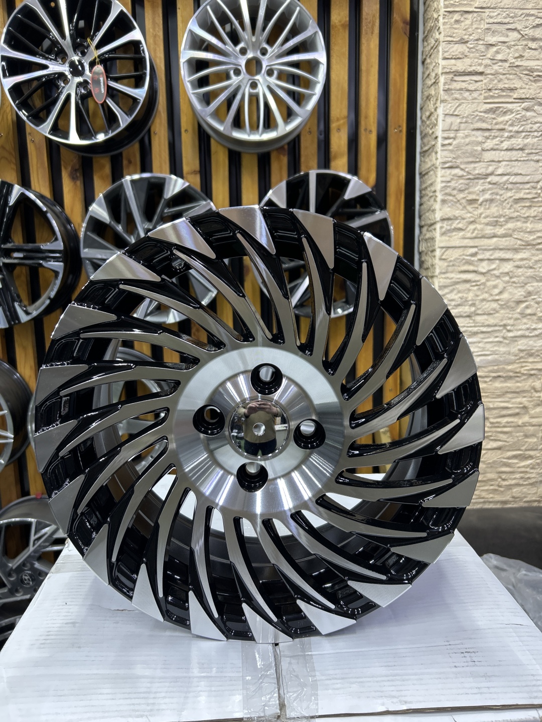 LKN Lkn71 6.5x15/4x100 D67.1 ET35 4 диска черный, серебристый