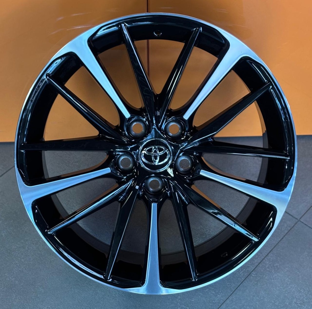 Fonyee SM H3215F 8x18/5x114.3 D60.1 ET50 4 диска черный