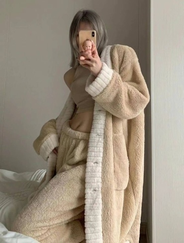 Костюм бежевый