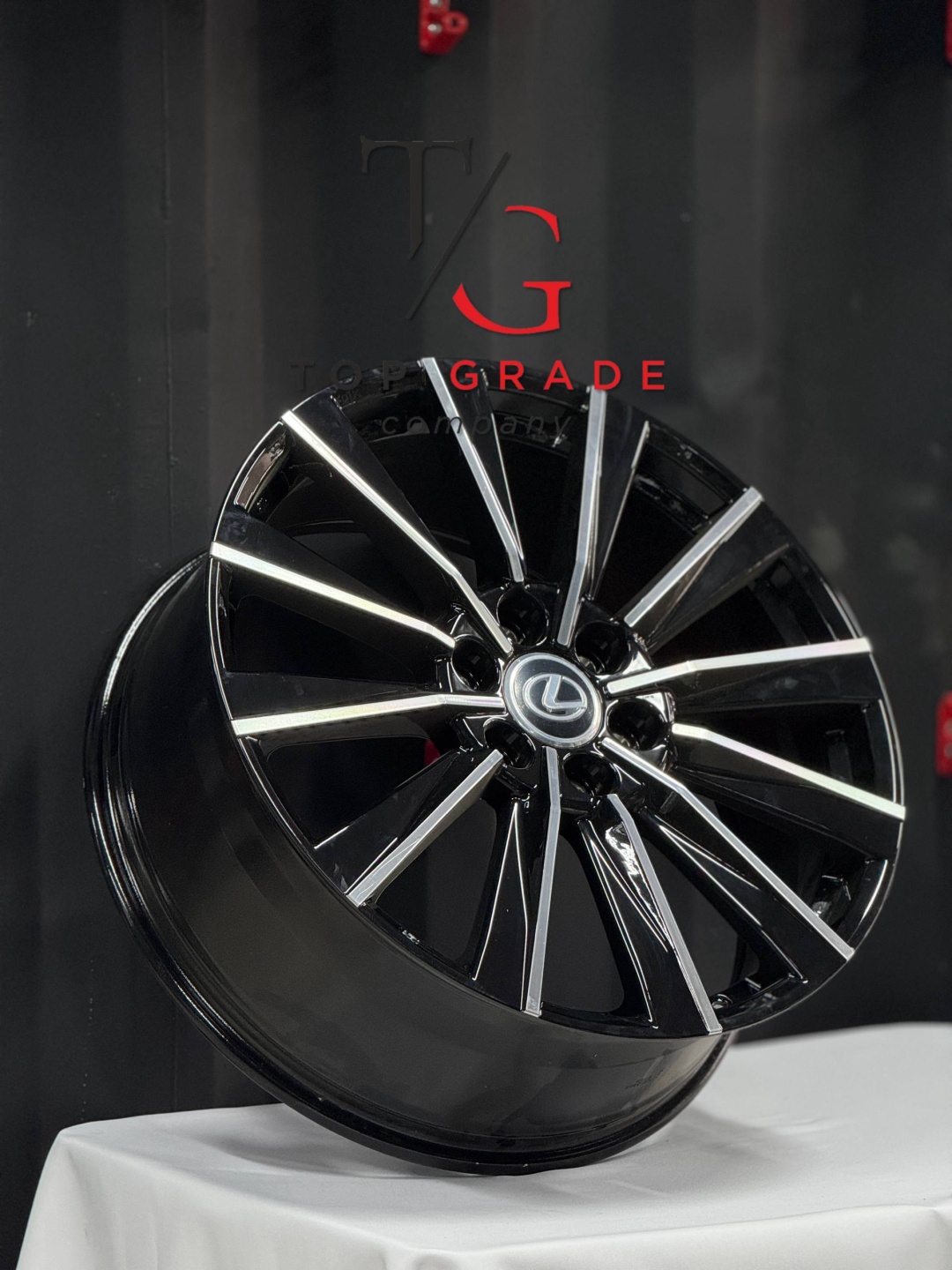 Top Grade Lexus 9112 8x22/6x139.7 D95.1 ET56 4 диска черный, серебристый