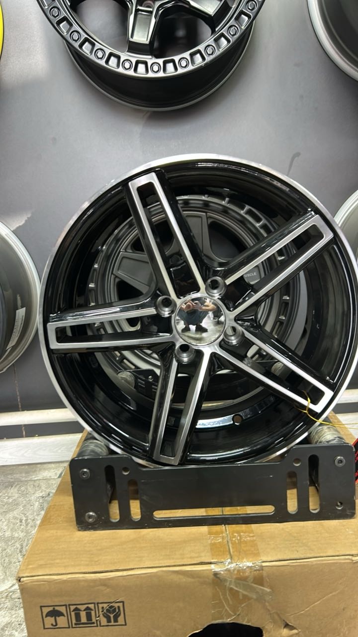 LKN Lkn 0213 6.5x15/4x100 D67.1 ET33 4 диска черный, серебристый