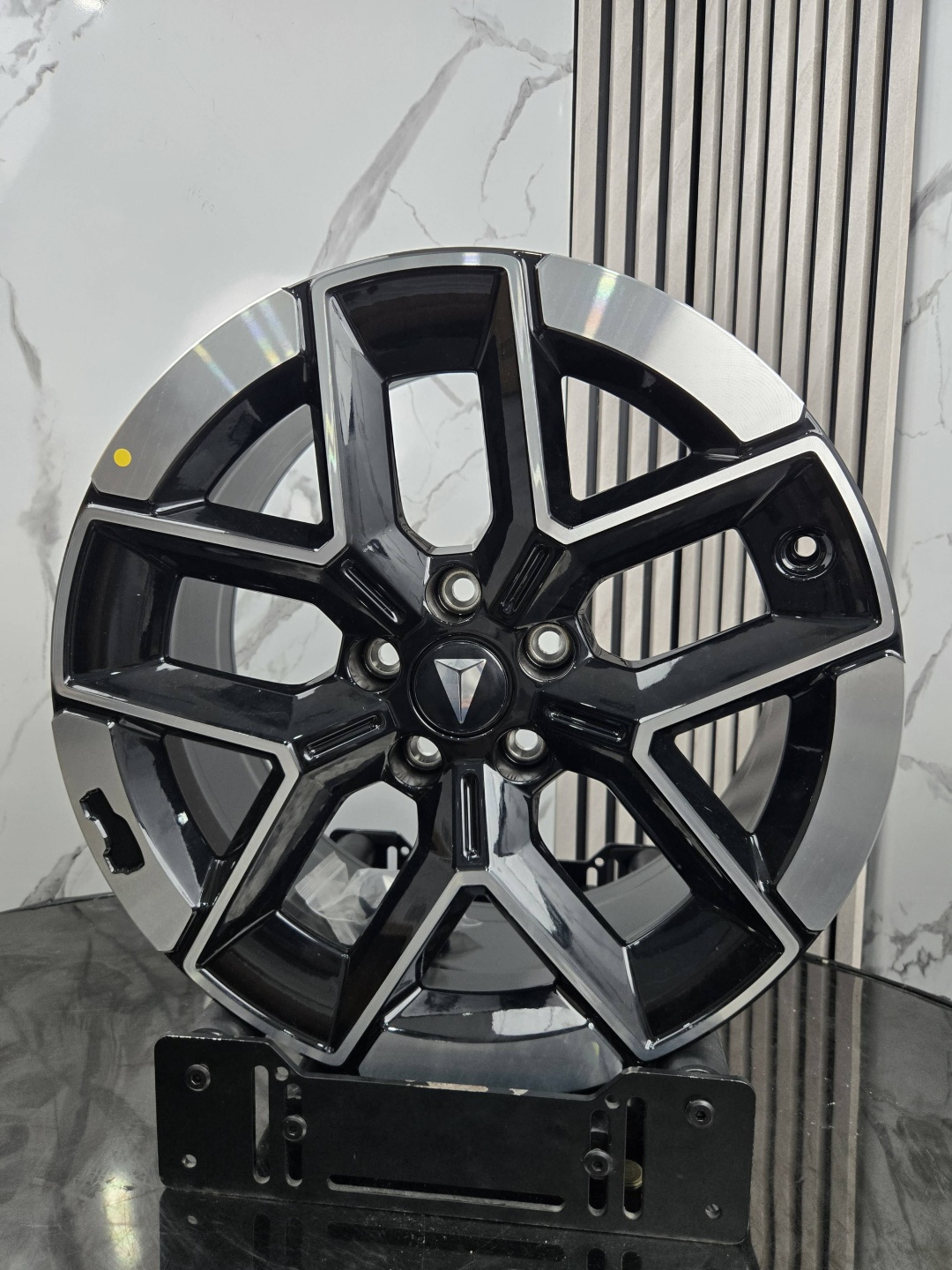 Top Grade EXP7475 8x18/5x114.3 D64.1 ET28 4 диска черный, серебристый
