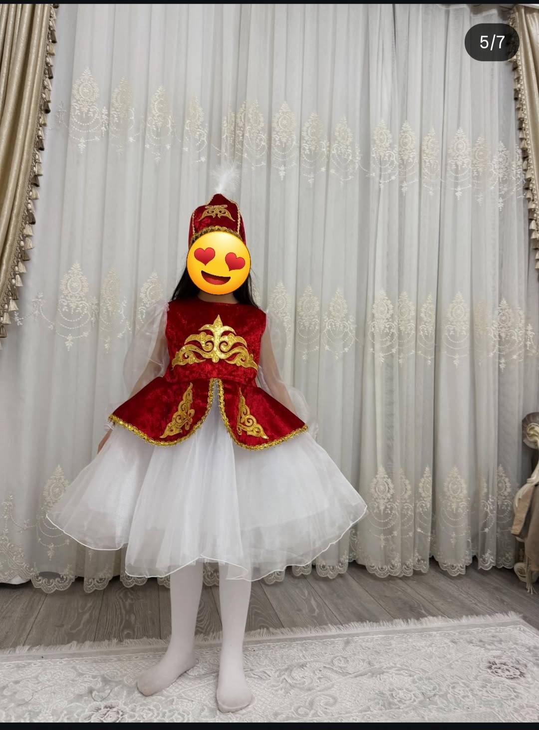Национальный костюм красный