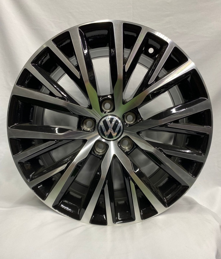 Rainbow Dance Volkswagen 618 8x17/5x112 D57.1 ET45 4 диска черный, серебристый