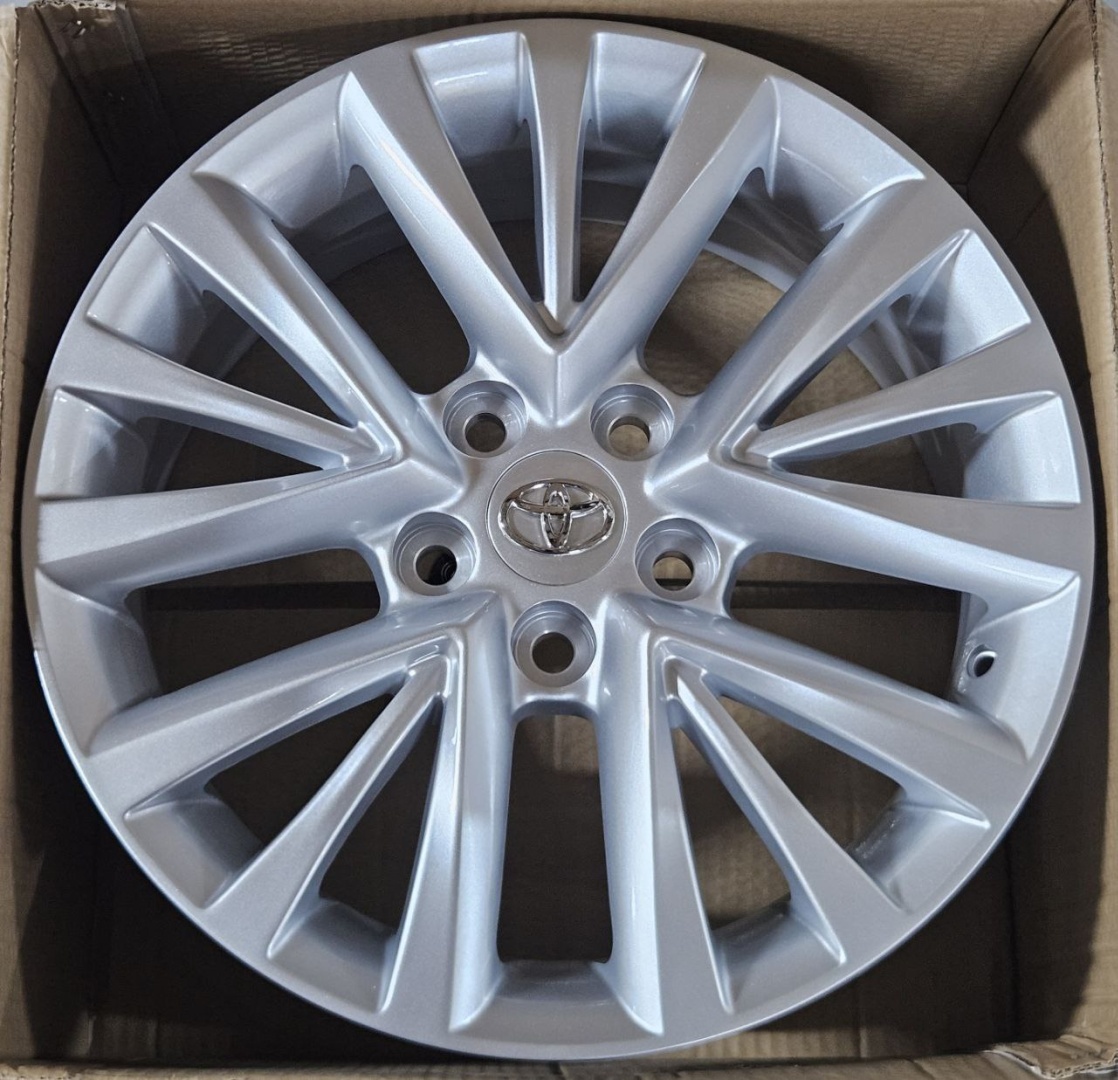 Fonyee SM 1202 7x17/5x114.3 D60.1 ET45 4 диска серебристый