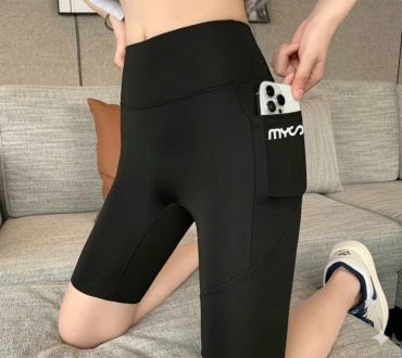 Спортивные шорты черный