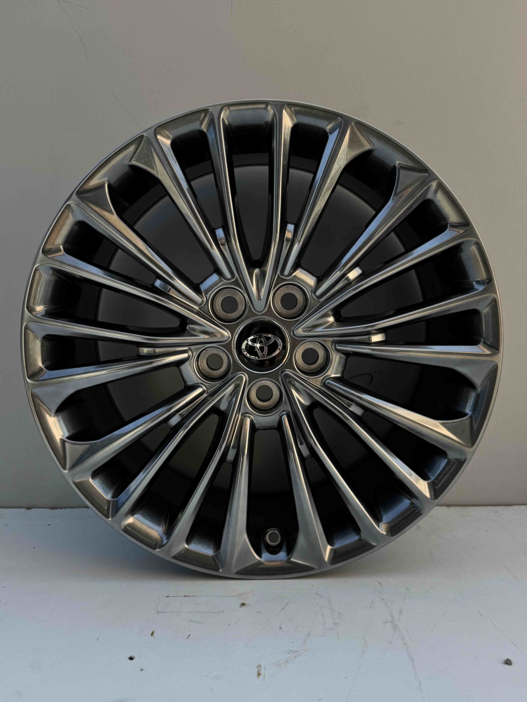 Toyota h748ddd 8x18/5x114.3 D60.1 ET45 4 диска графит