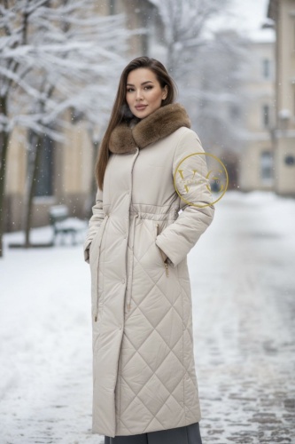 Зимняя куртка бежевый