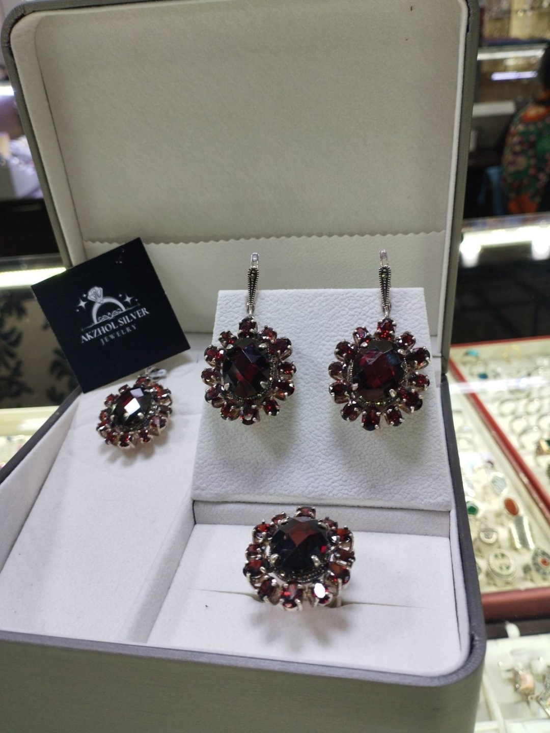 AKZHOL SILVER 5222 вес 66 г серебро, гранат