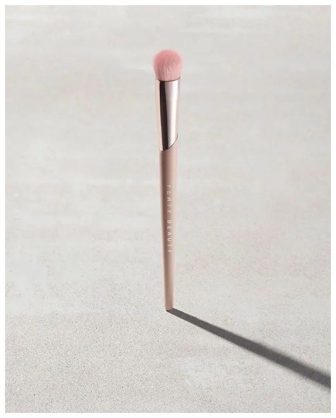 FENTY BEAUTY FENTYprecision-concealer-brush-180 1