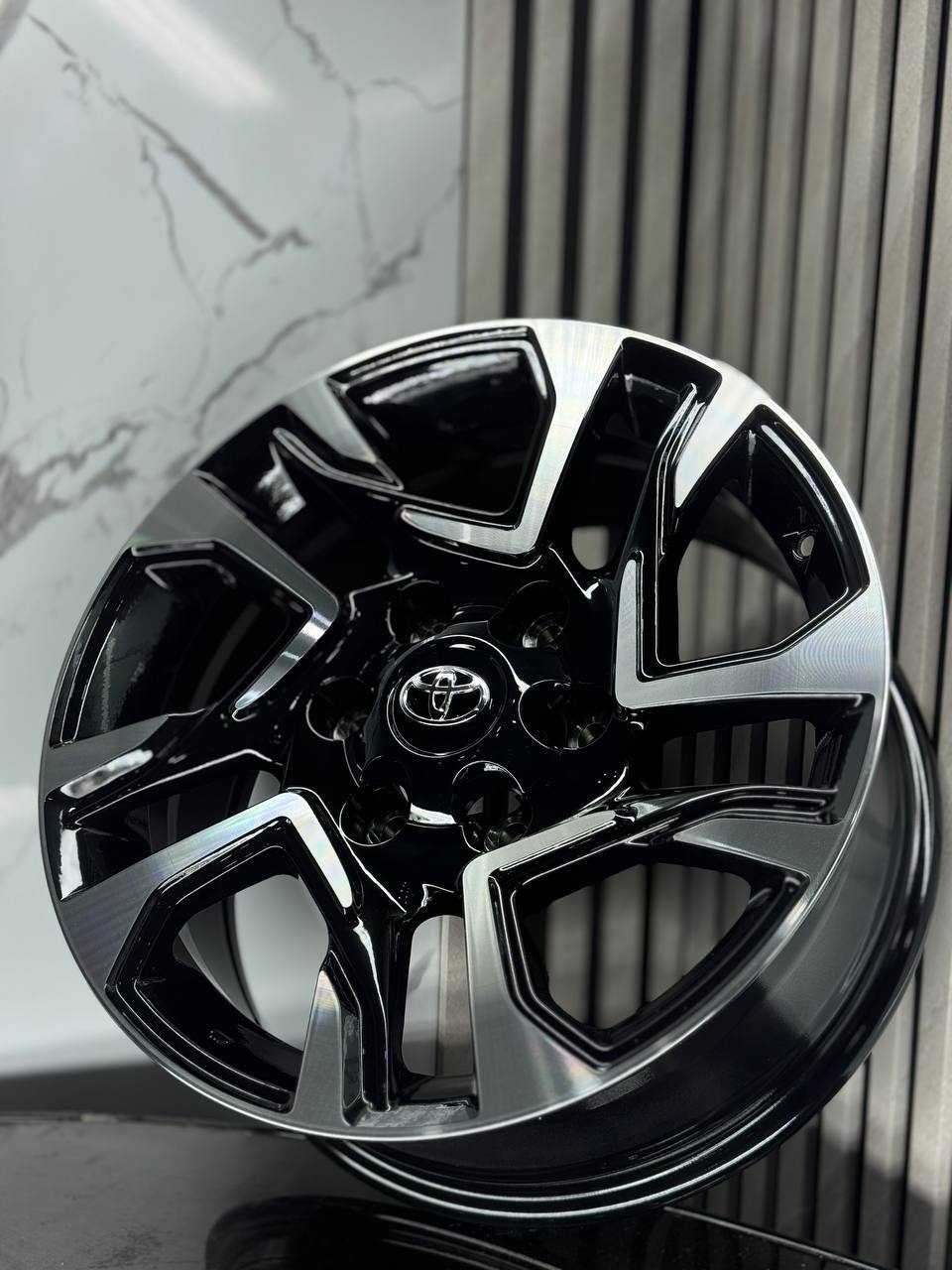 Top Grade Toyota H957F 7.5x18/6x139.7 D106.1 ET25 4 диска серебристый, черный