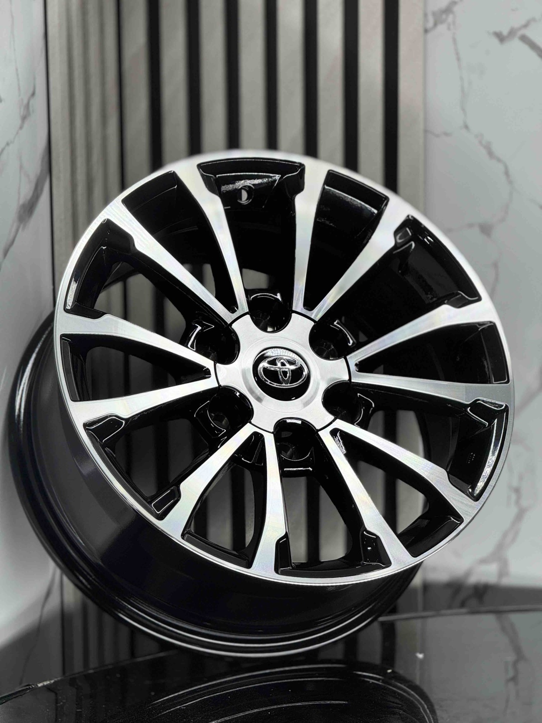 Toyota t/g 824 7.5x17/6x139.7 D106.1 ET25 4 диска черный, серебристый