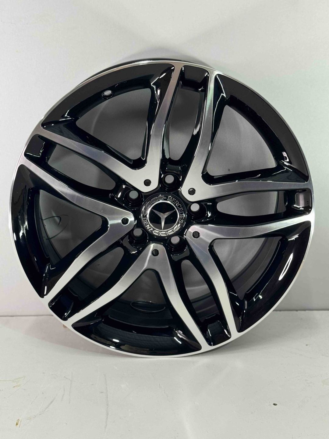 Mercedes-Benz t/g 8037 7x18/5x112 D66.5 ET46 4 диска черный, серебристый