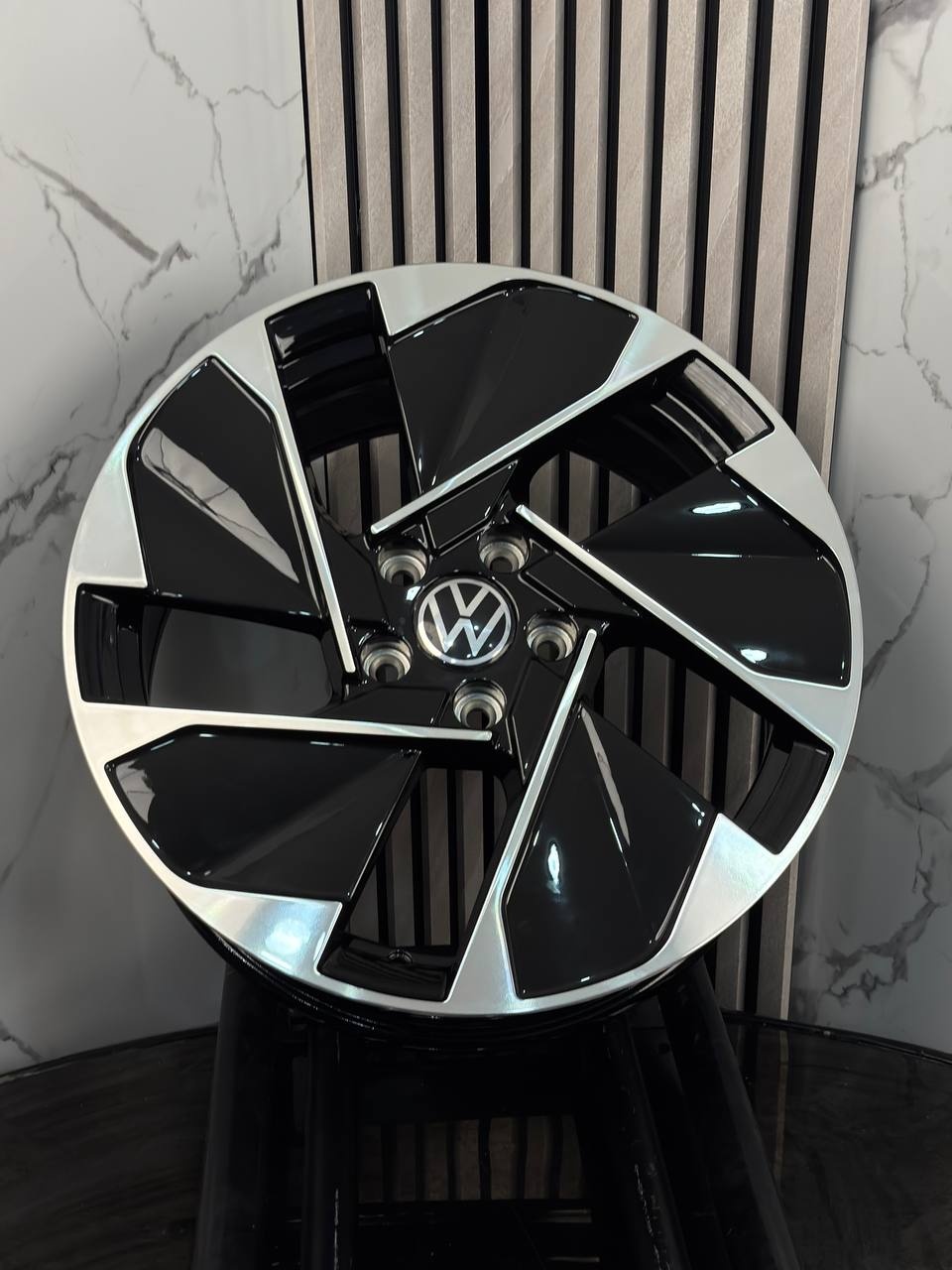 Top Grade volkswagen h3342f 7.5x18/5x112 D57.1 ET50 4 диска серебристый, черный