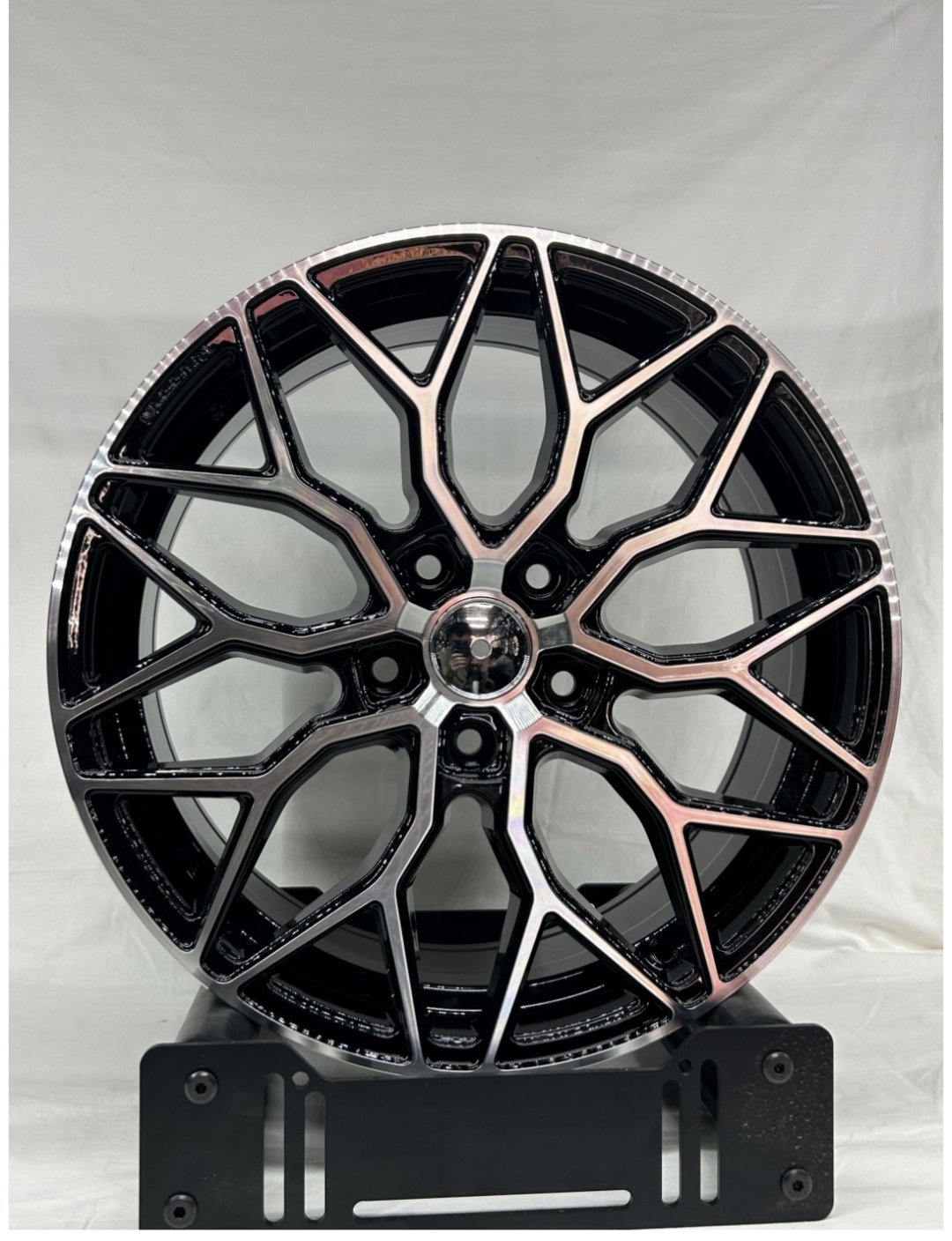 SSM SSM 498 7.5x17/5x114.3 D67.1 ET35 4 диска черный, серебристый