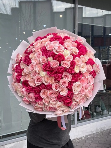 ZakazBuketov моно-букет в оформлении роза 151 шт 50 см