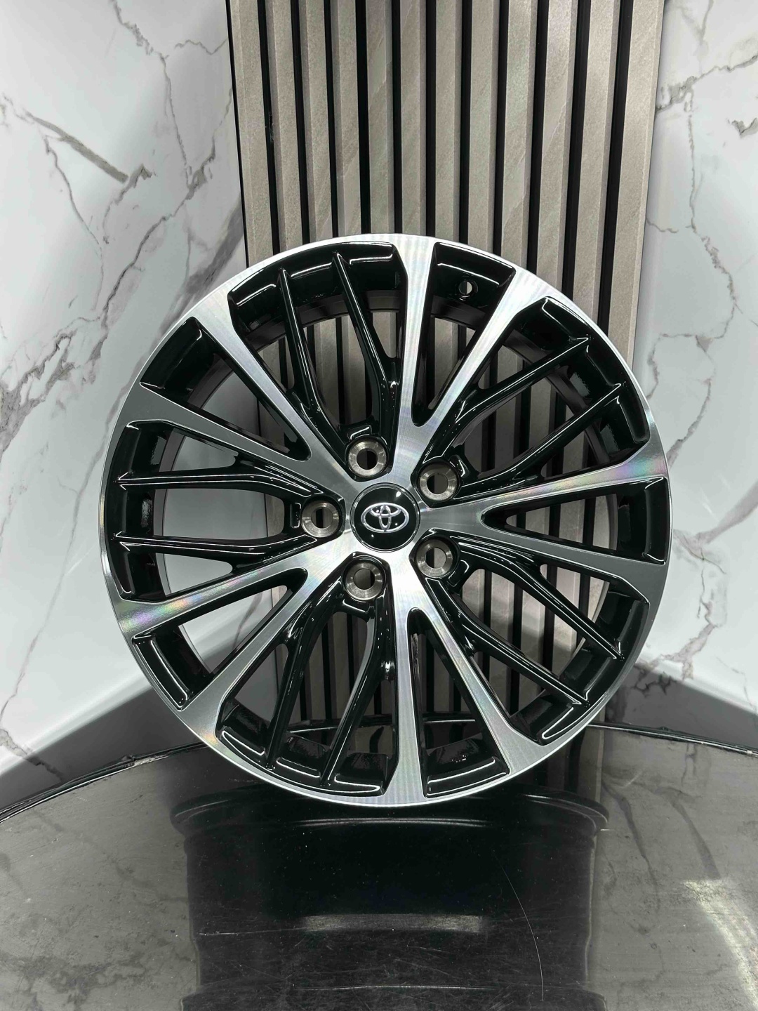 Toyota camry h649f 8x18/5x114.3 D60.1 ET50 4 диска черный, серебристый