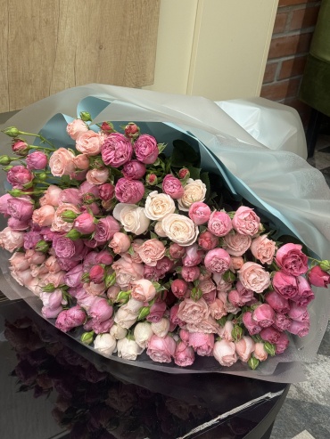 Flowers Center Astana моно-букет с открыткой кустовая пионовидная роза 29 шт 70 см
