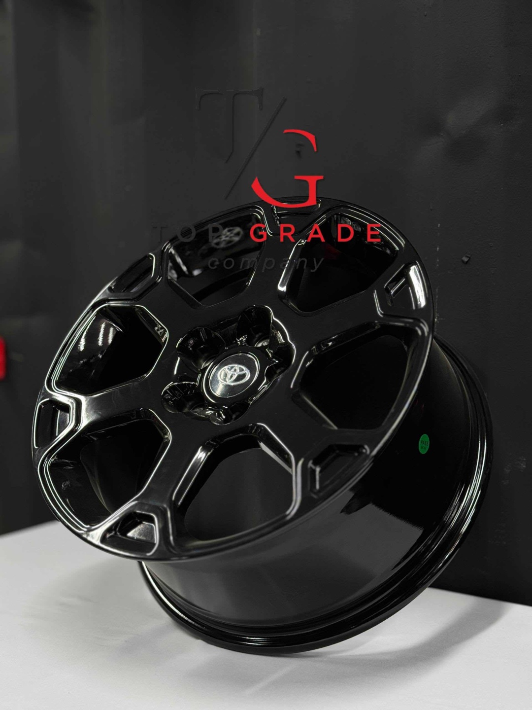 Top Grade TG 8x18/5x114.3 D60.1 ET35 4 диска черный