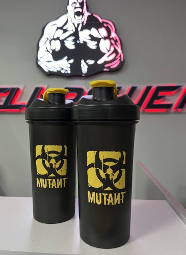Шейкер Mutant 429149043 600 мл черный