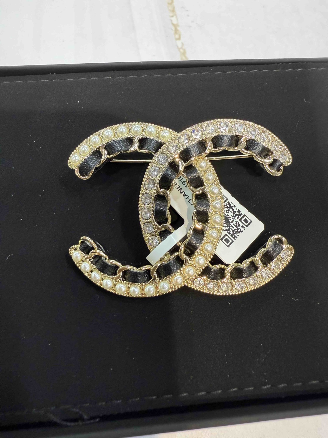 Брошь Accessories бижутерный сплав, акрил
