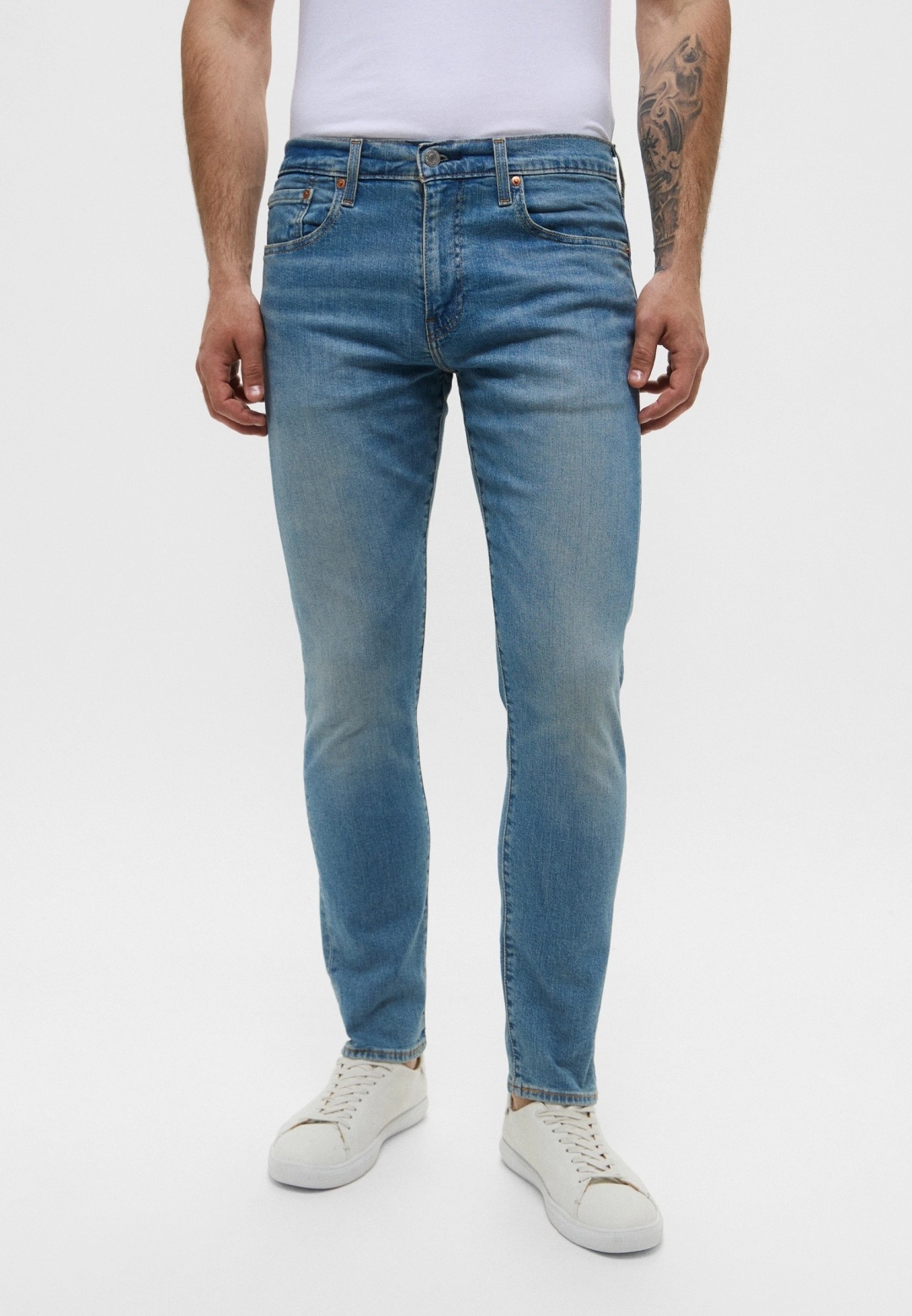 Джинсы зауженные Levis синий