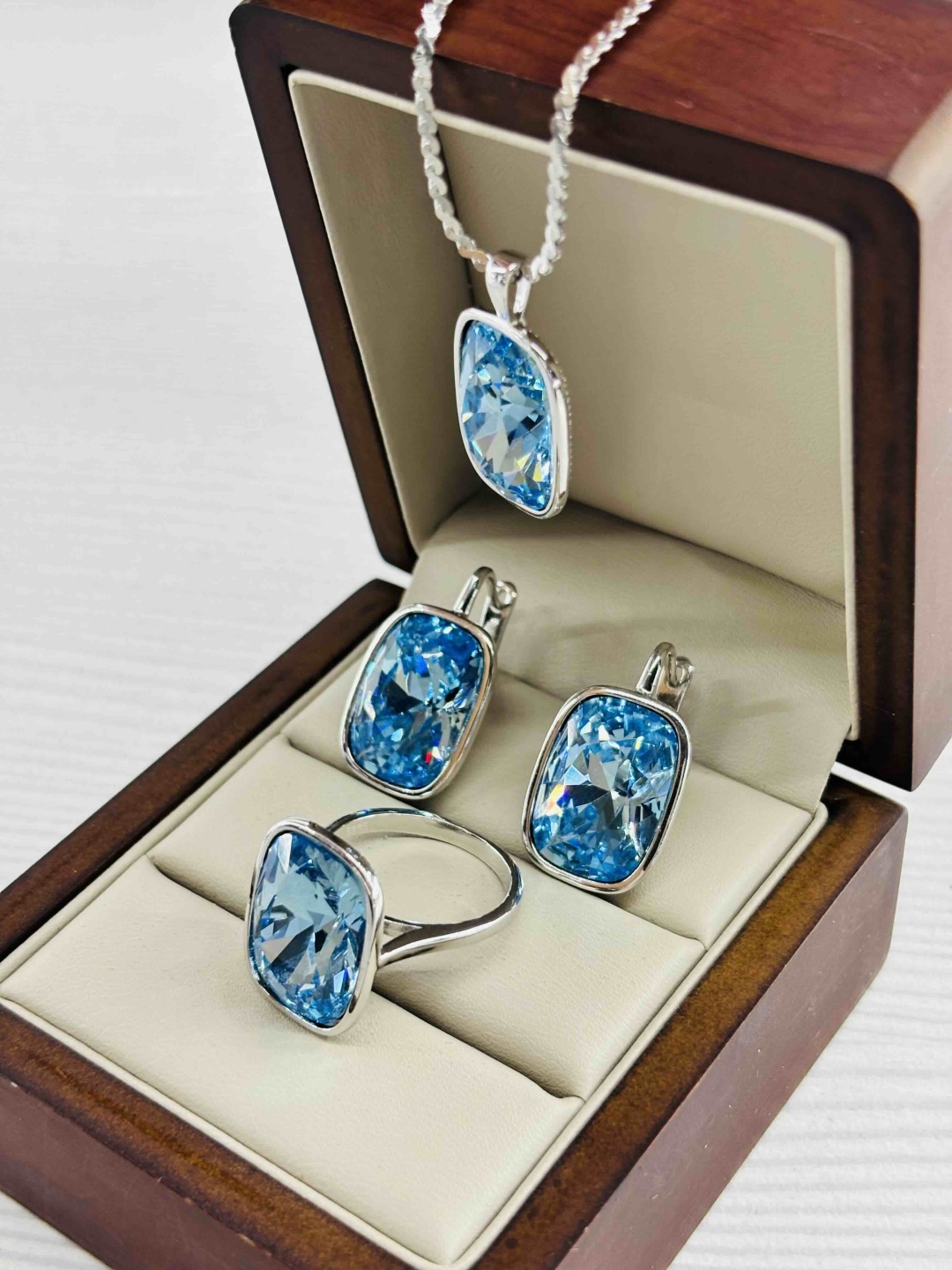 Exclusive SA191 вес 25.4 г серебро, топаз Swarovski