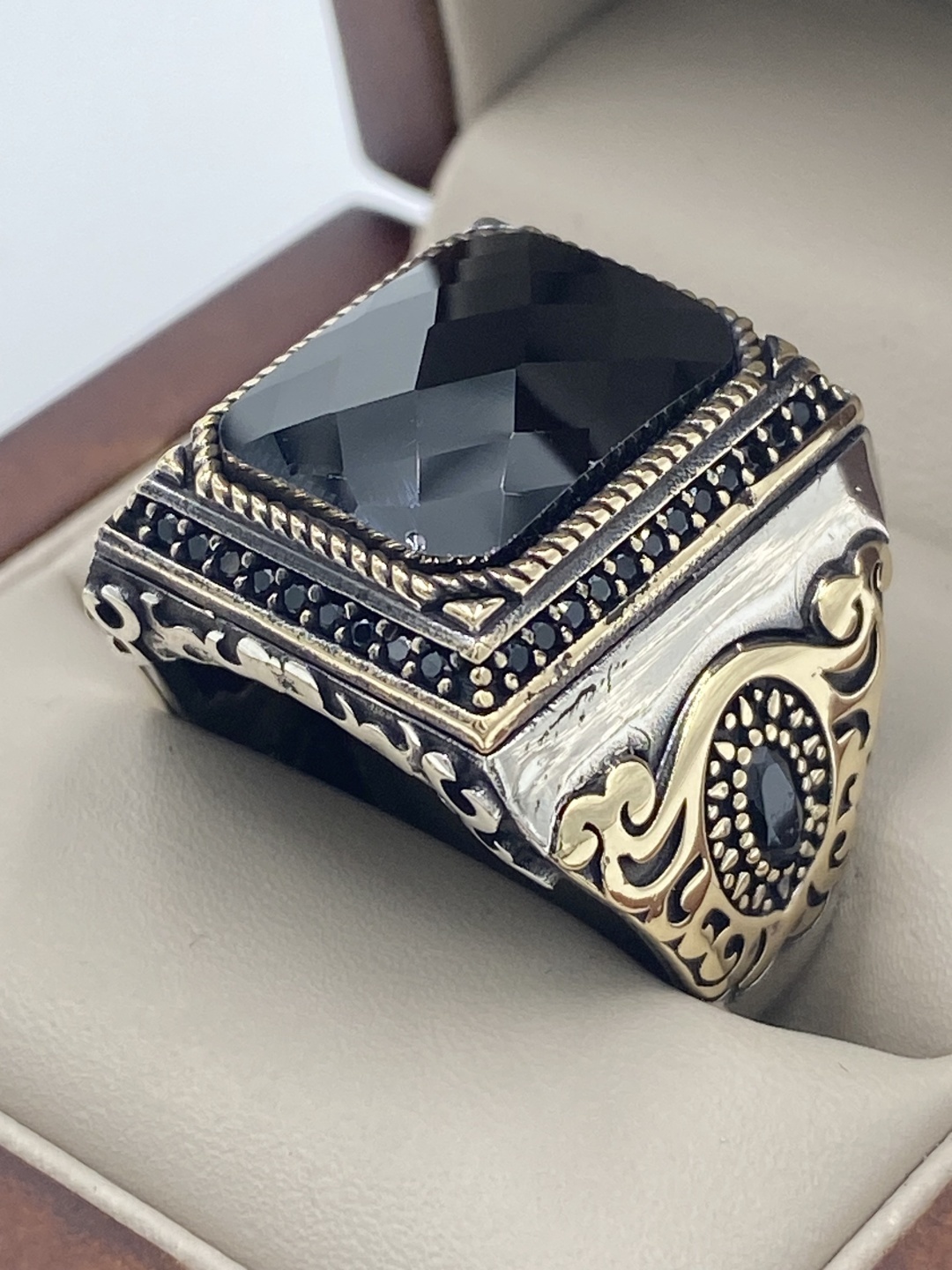 ADILZHAN GOLD khan02253 размер 22 вес 19.25 г серебро, оникс