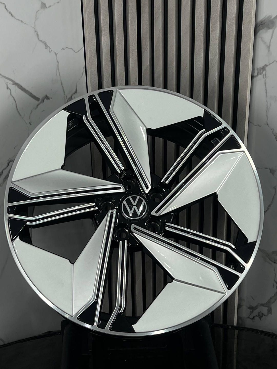 Volkswagen top grade334-9 8.5x19/5x112 D66.56 ET35 4 диска серебристый, черный
