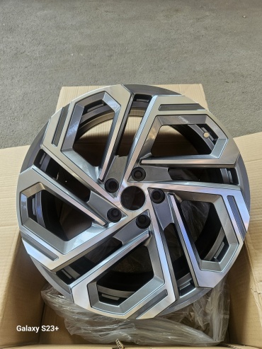 Fonyee FBX345-9 7.5x19/5x114.3 D67.1 ET51 4 диска серебристый