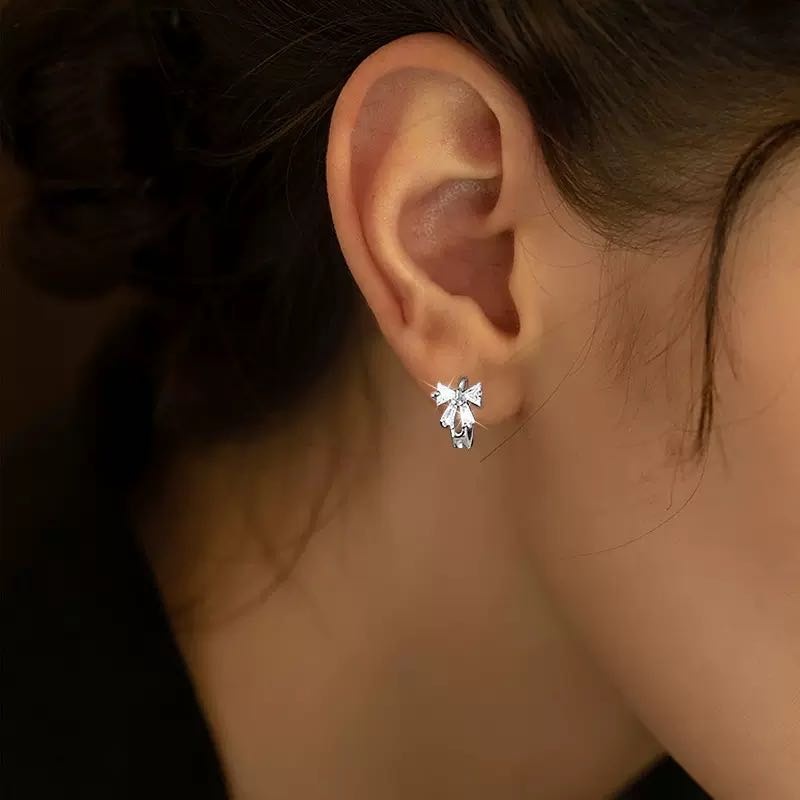 Конго LAVILOOM Сверкающий бант вес 2.5 г серебро, фианит Swarovski