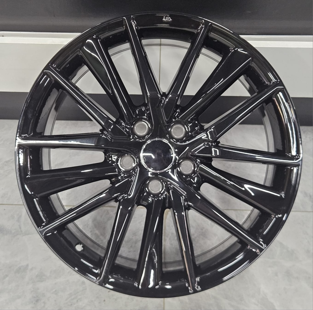 Fonyee SM Y0211 8x18/5x114.3 D60.1 ET45 4 диска черный
